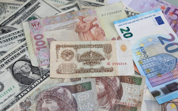 Путин назвал опасной привязку рубля к доллару