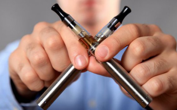 Нижегородские депутаты просят ограничить продажу электронных сигарет‍