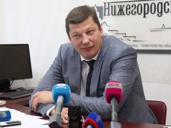 Сергей Панов беседует с журналистами